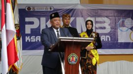 Dr. Gazali selaku rektor Universitas Madura 