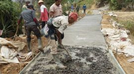 Ket: Para pekerja Proyek
