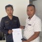 Ket: Sejumlah pemuda asal kabupaten Sampang melaporkan maraknya produksi dan peredaran rokok ilegal ke Bea Cukai Madura.
