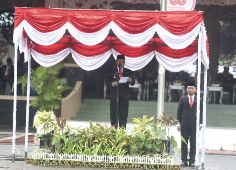 Kegiatan upacara peringatan Hari Pahlawan Nasional 2025 yang digelar di Lapangan Negara Bakti, Pendopo Ronggo Sukowati, Senin (10/11/2025)