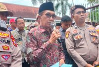 Ket: Bupati Pamekasan saat menemui pendemo, Kamis (29/01/2026).