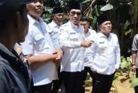 Bupati Pamekasan KH. Kholilurrahman bersama Wakil Bupati H. Sukriyanto meninjau lokasi bencana