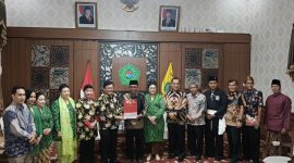 Ket: Keluarga Keraton Surakarta melakukan kunjungan silaturahmi dengan Bupati Pamekasan, Kholilurrahman.