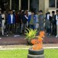 Pergerakan Mahasiswa Islam Indonesia (PMII) Komisariat UIN Madura menggelar demonstrasi di depan Kantor Bupati Pamekasan, Kamis, 12 Maret 2026.